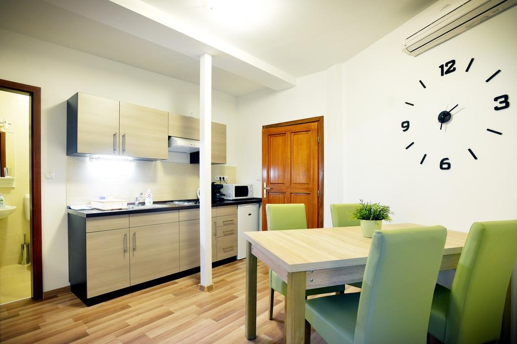 Corner Apartman إغير الغرفة الصورة